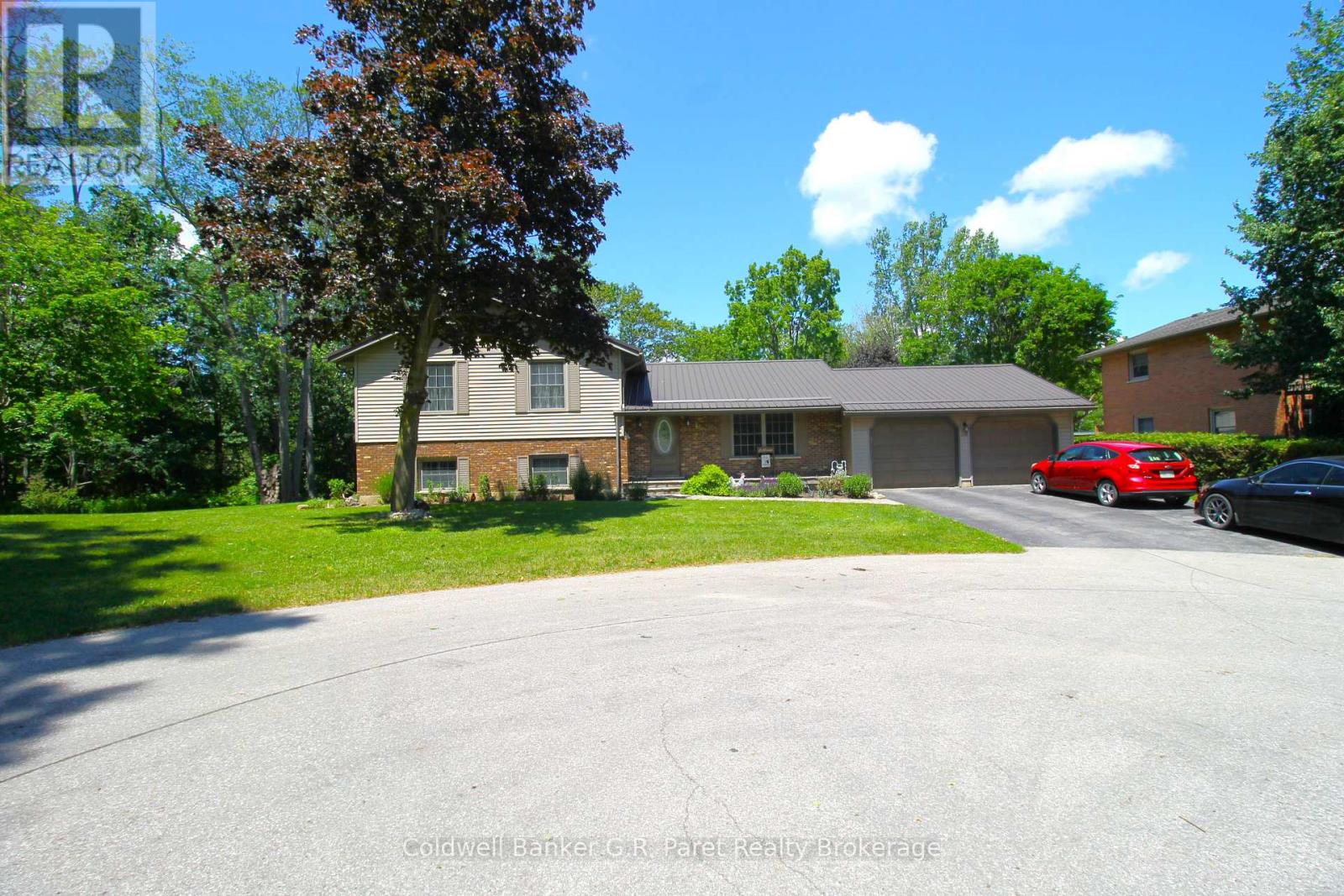 28 WELLINGTON STREET W - 1