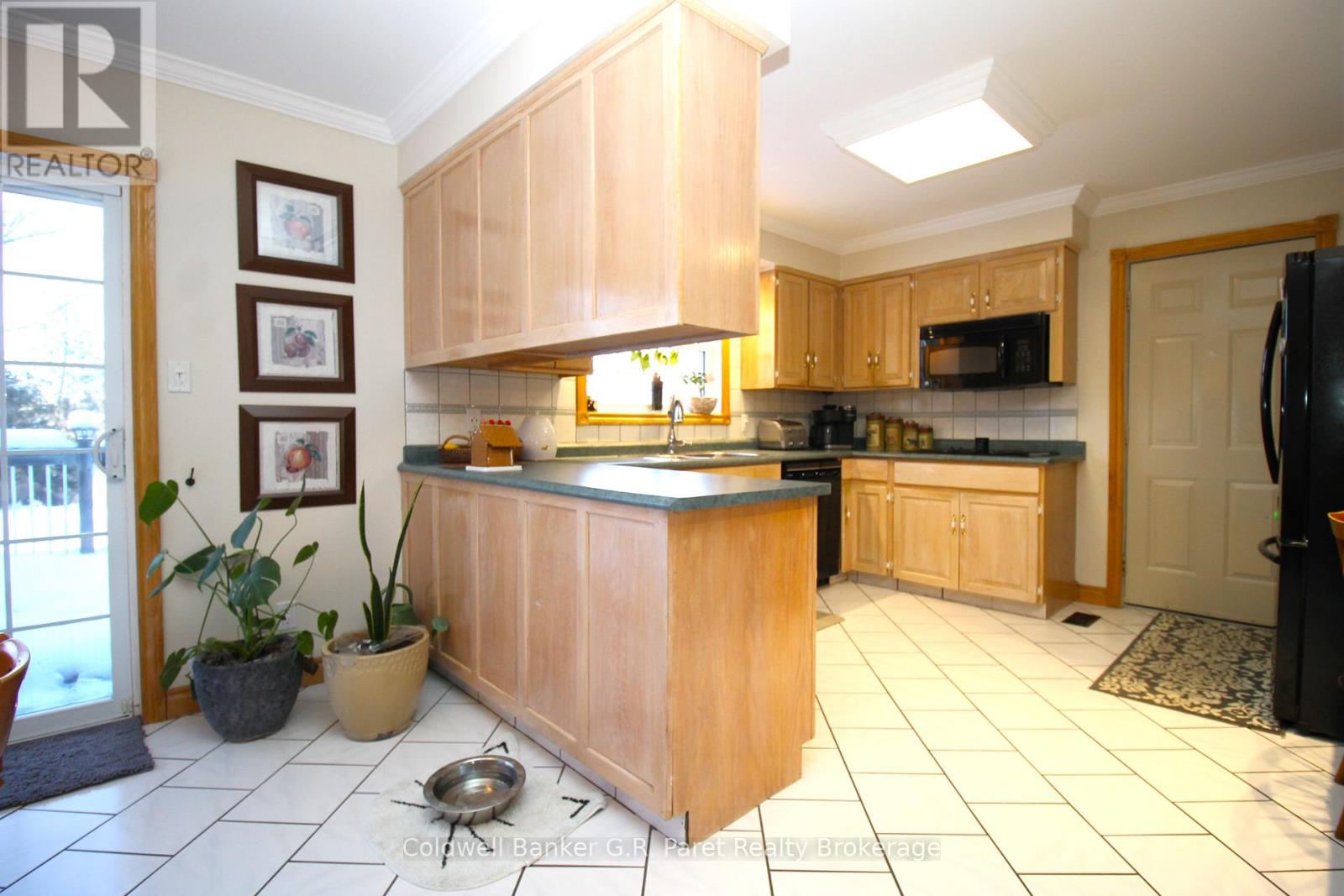 28 WELLINGTON STREET W - 13