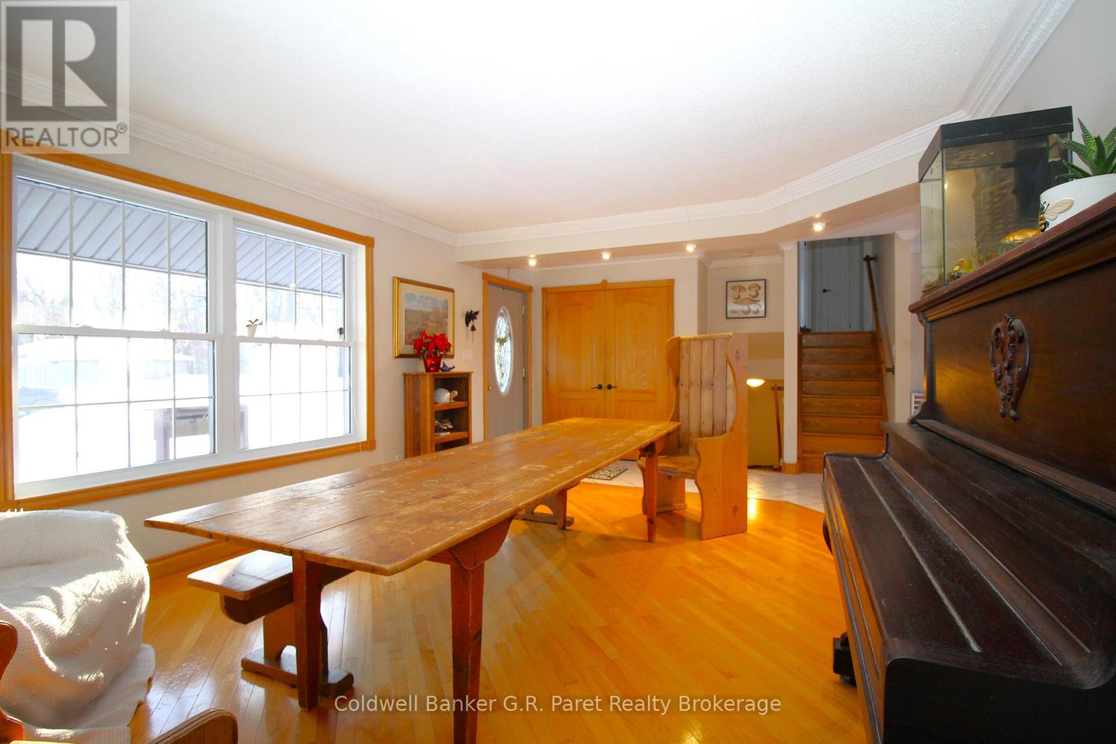 28 WELLINGTON STREET W - 8