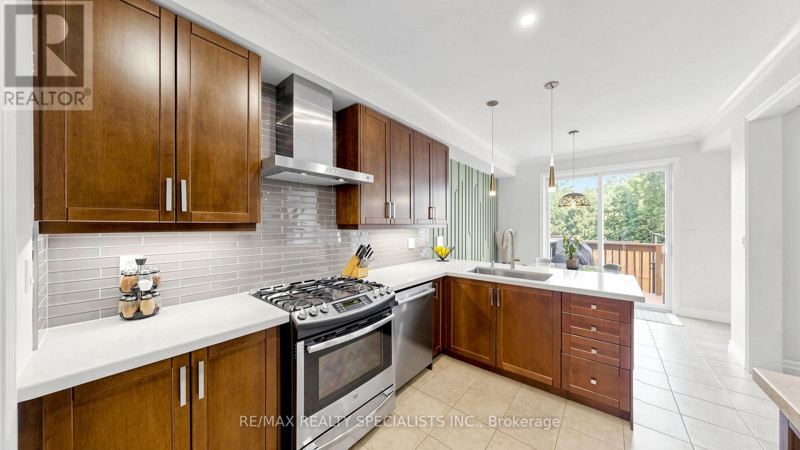 #10 3275 STALYBRIDGE DRIVE - 12