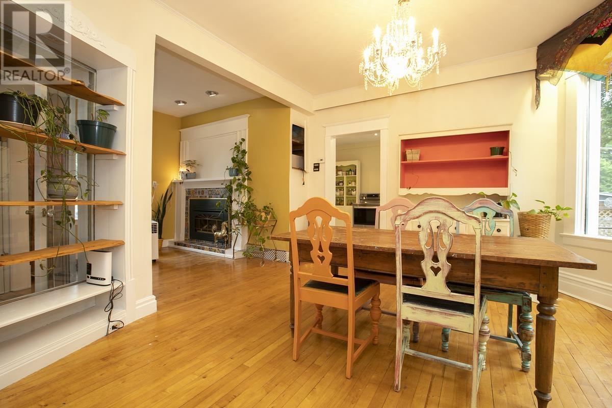124 Upton RD - 26