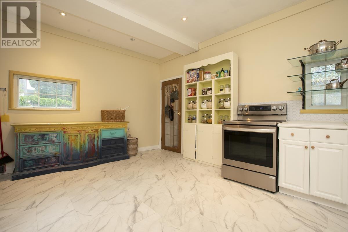 124 Upton RD - 31