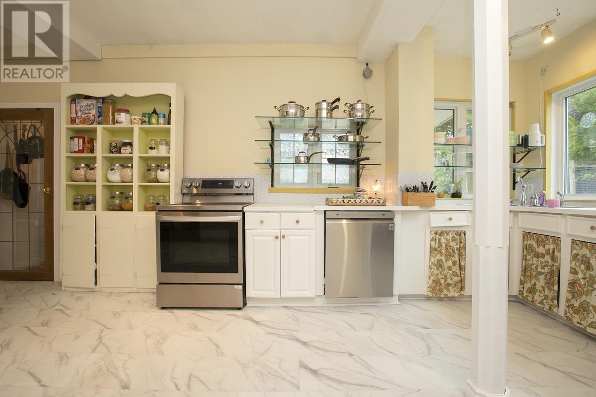124 Upton RD - 32