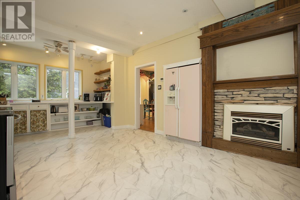124 Upton RD - 34