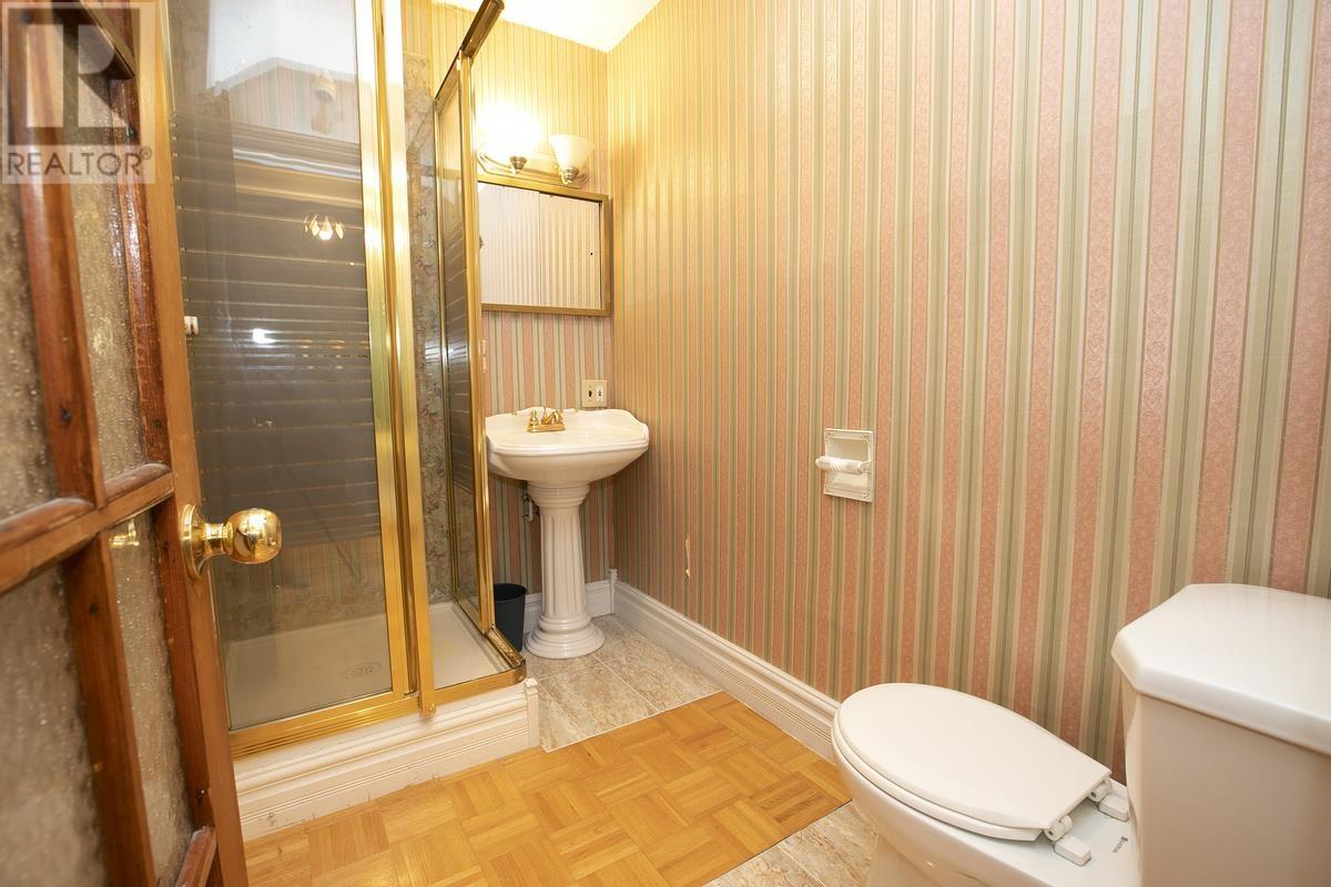 124 Upton RD - 35