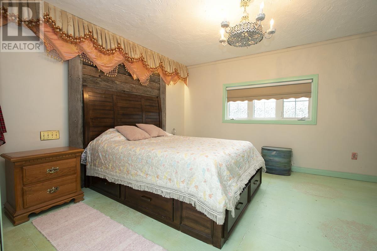 124 Upton RD - 38