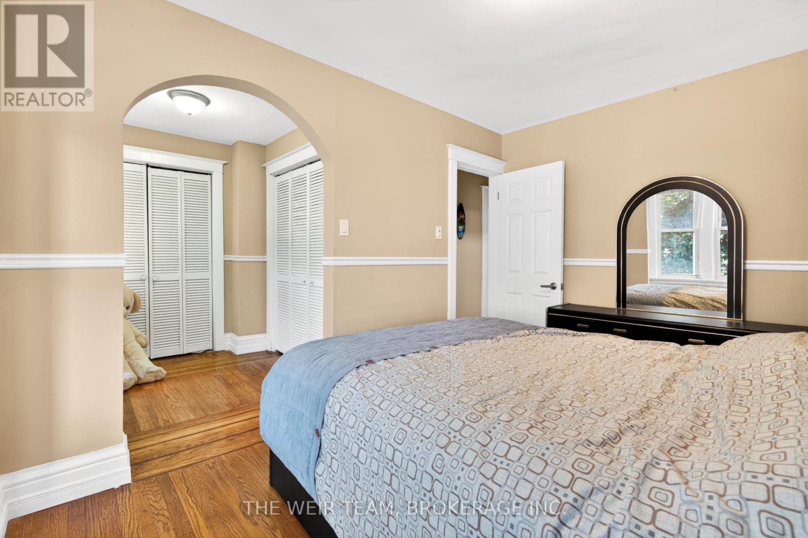 226 OTTAWA STREET S - 23