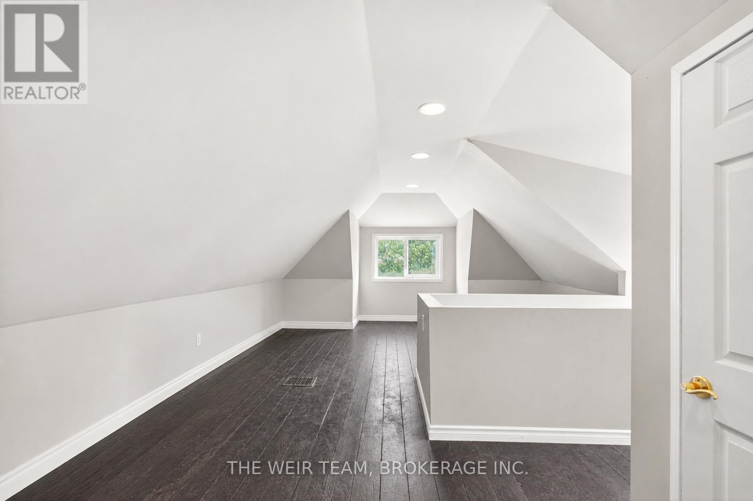 226 OTTAWA STREET S - 28
