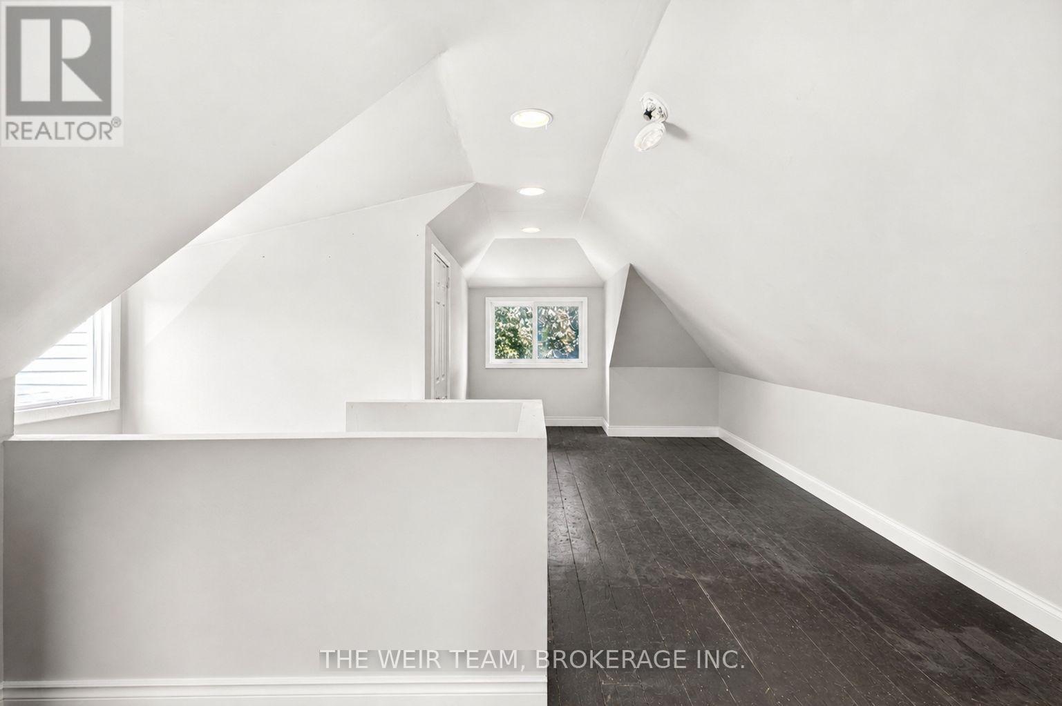 226 OTTAWA STREET S - 29