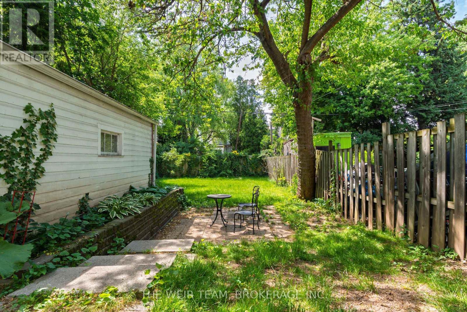 226 OTTAWA STREET S - 34