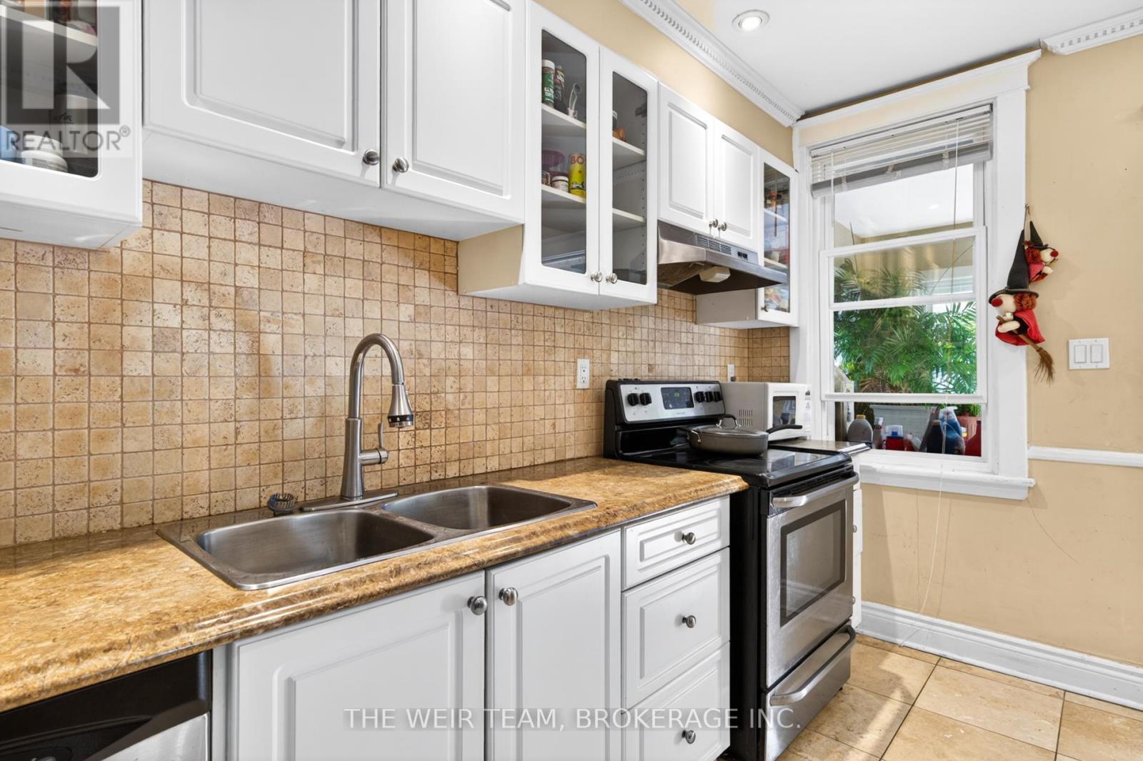 226 OTTAWA STREET S - 7