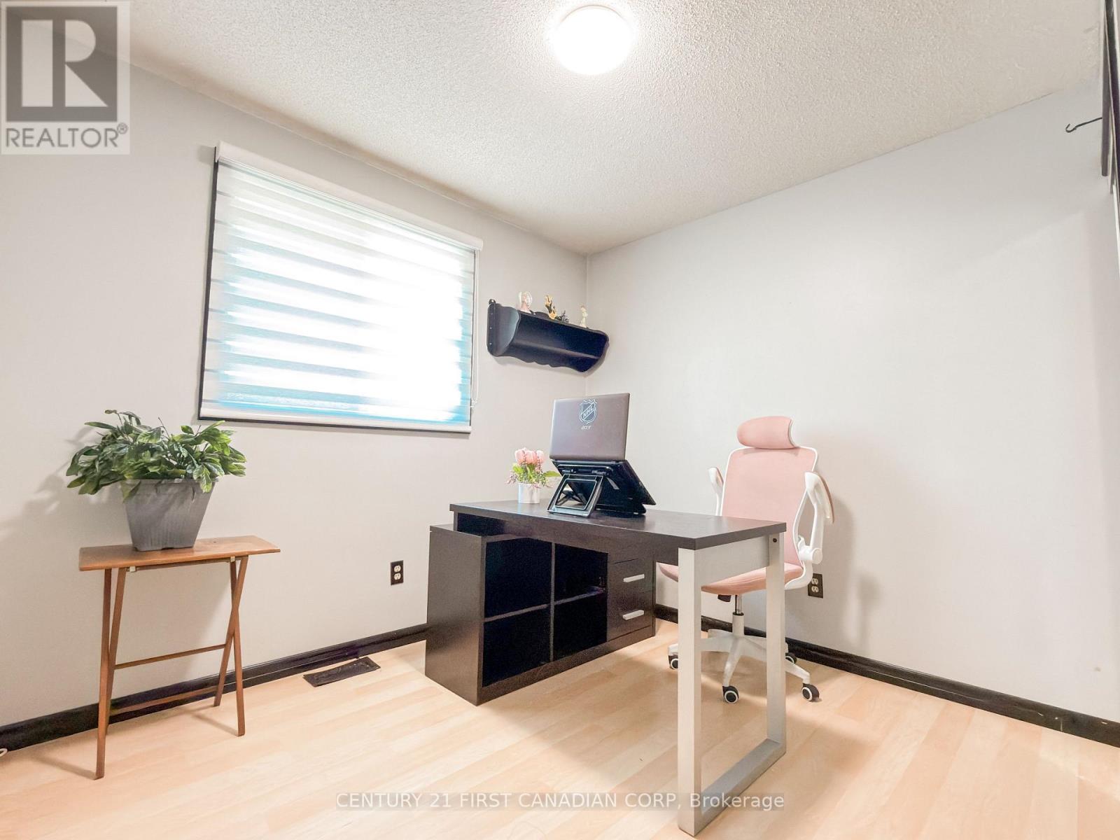 8 POPLAR CRESCENT - 10