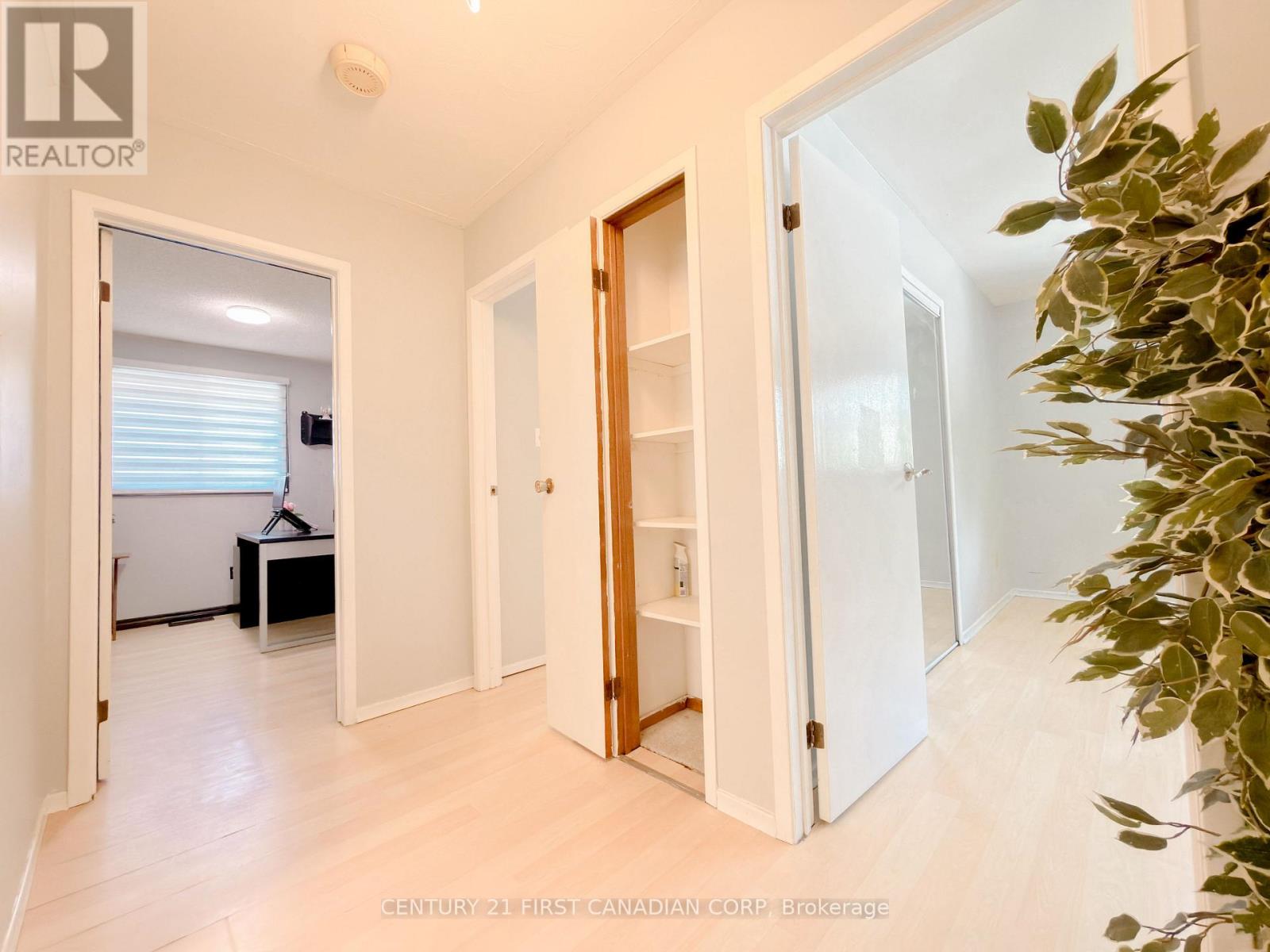 8 POPLAR CRESCENT - 13