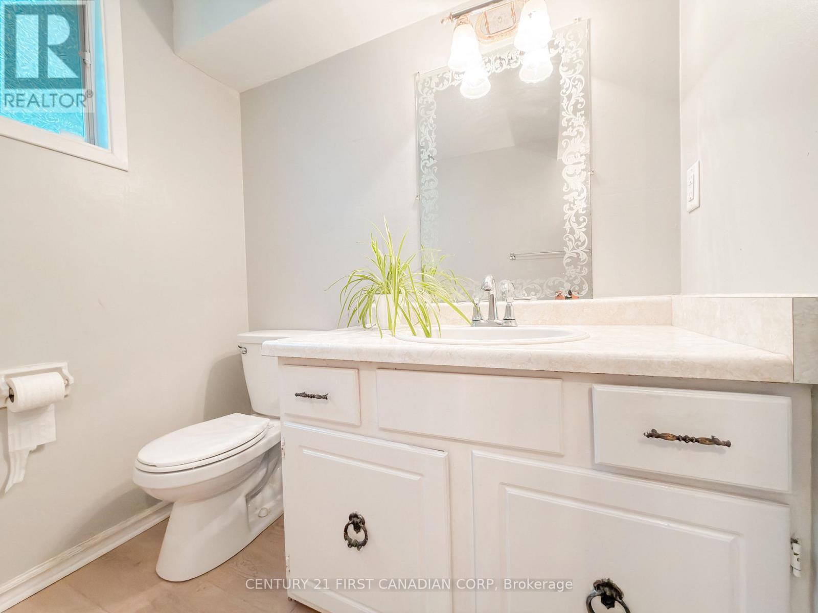 8 POPLAR CRESCENT - 17