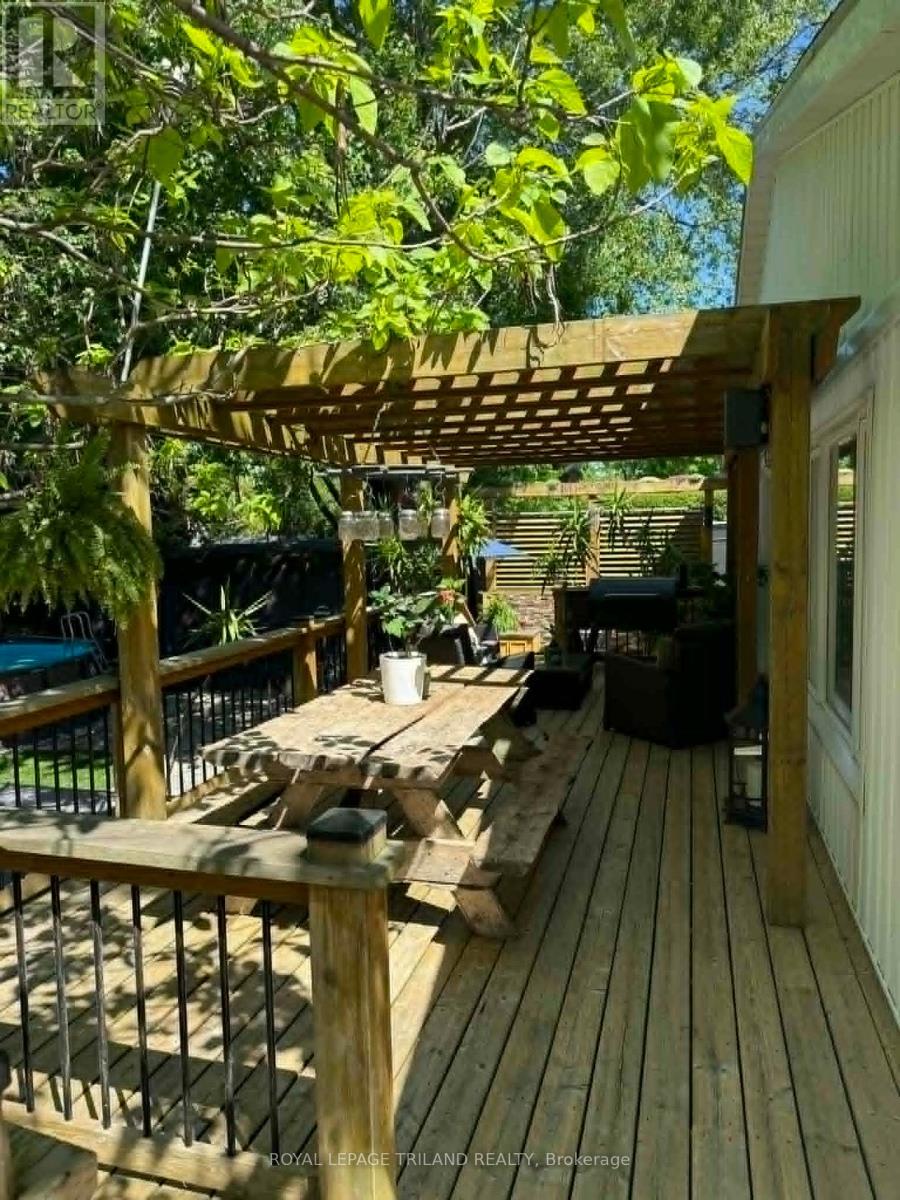 298 SUNSET DRIVE - 43
