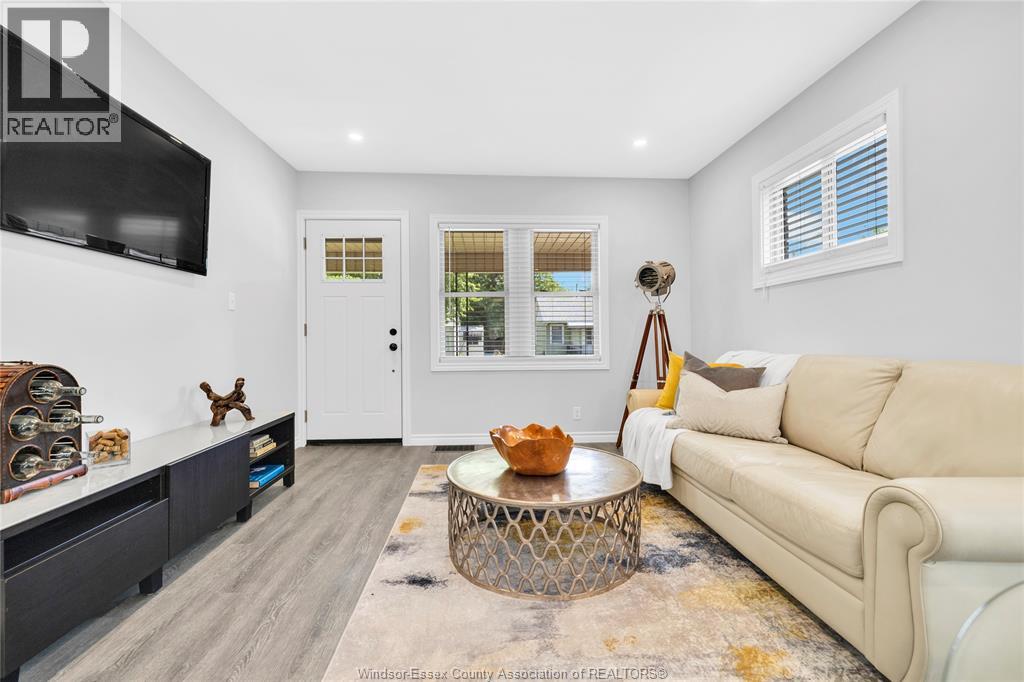 1209 CURRY AVENUE - 13