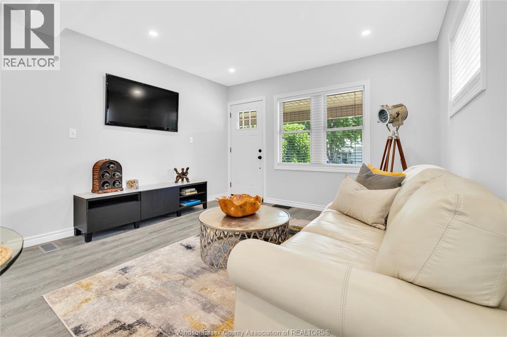 1209 CURRY AVENUE - 14