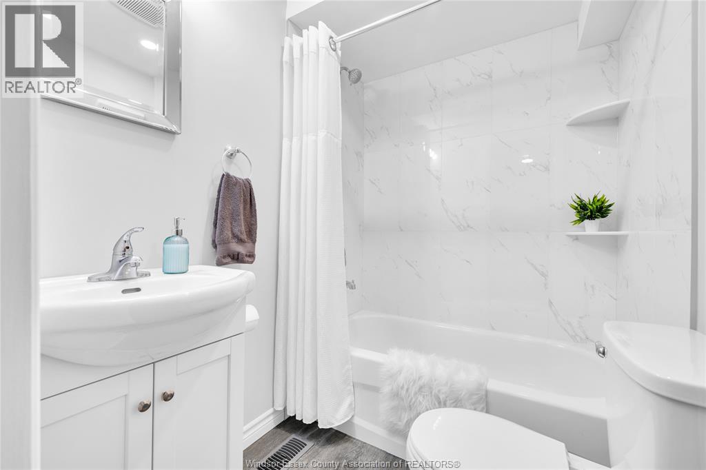 1209 CURRY AVENUE - 23