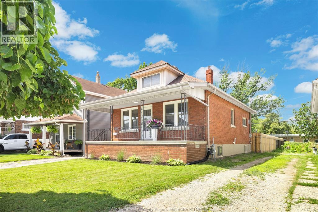1209 CURRY AVENUE - 3