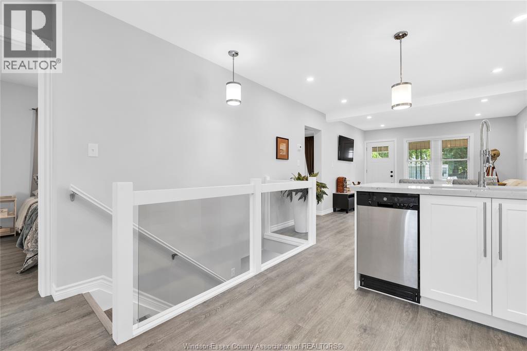 1209 CURRY AVENUE - 8