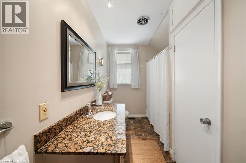 3-bedroom home for sale at 76 WILLIAM Street, Brantford ON · photo 23 of 47