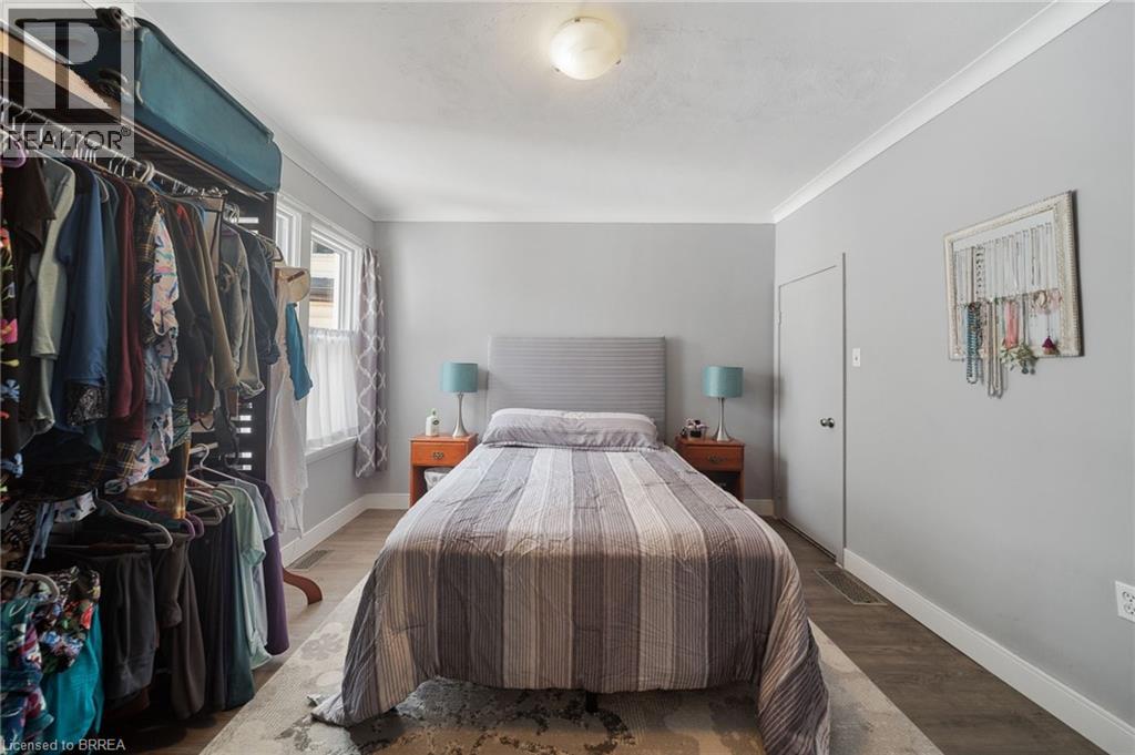 3-bedroom home for sale at 76 WILLIAM Street, Brantford ON · photo 37 of 47