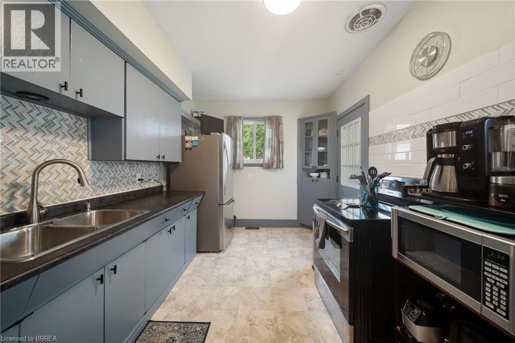 3-bedroom home for sale at 76 WILLIAM Street, Brantford ON · photo 40 of 47