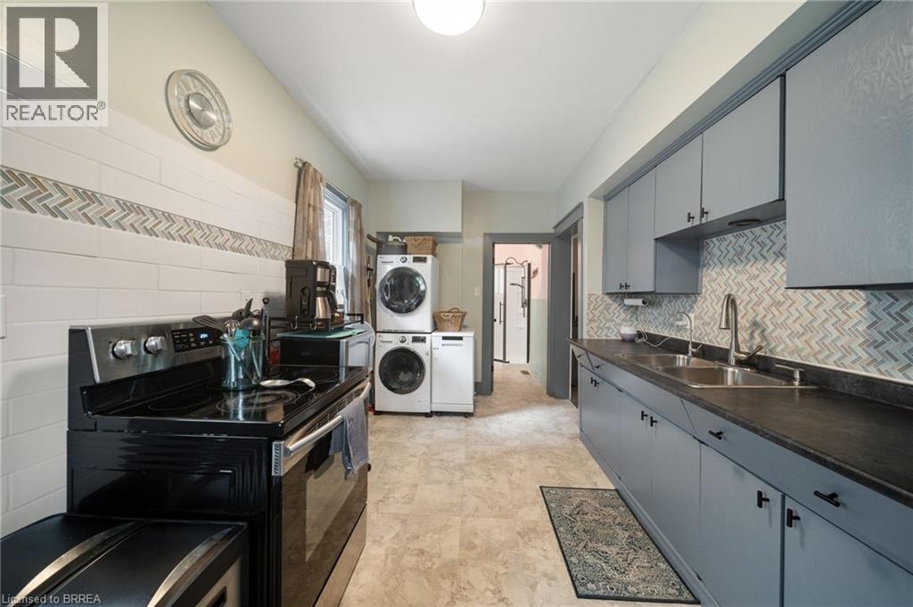 3-bedroom home for sale at 76 WILLIAM Street, Brantford ON · photo 43 of 47
