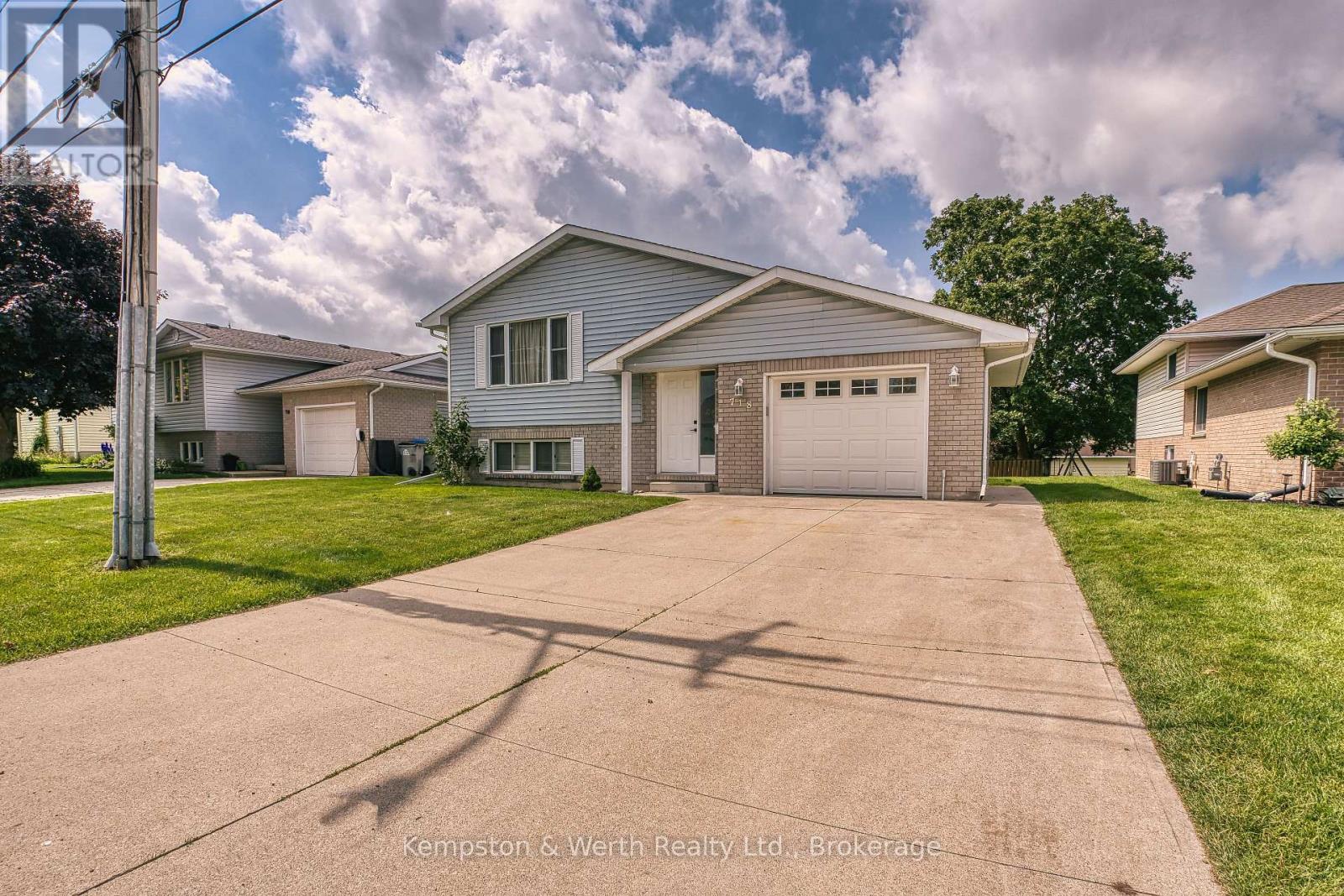 718 EDGAR STREET W - 1