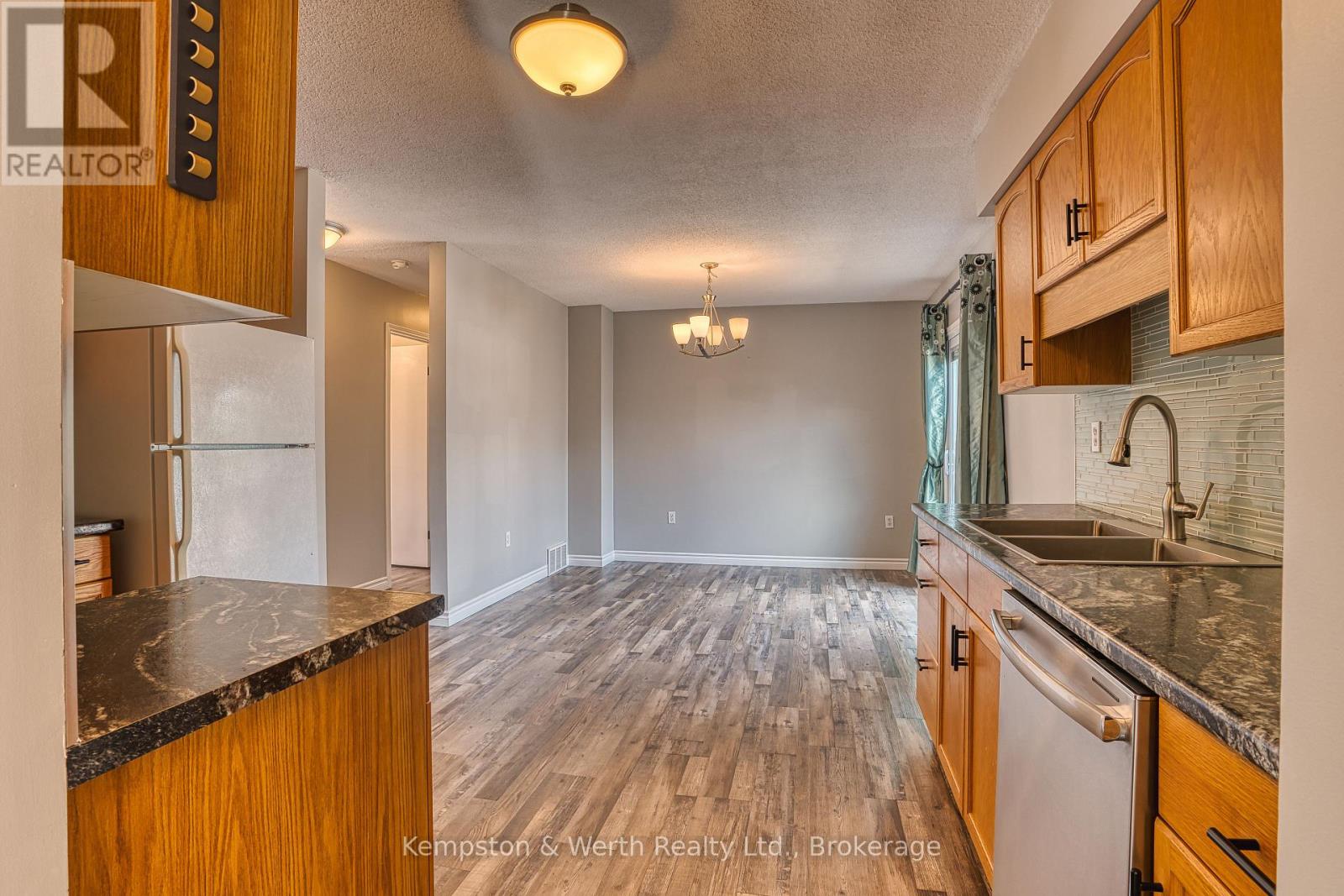 718 EDGAR STREET W - 12