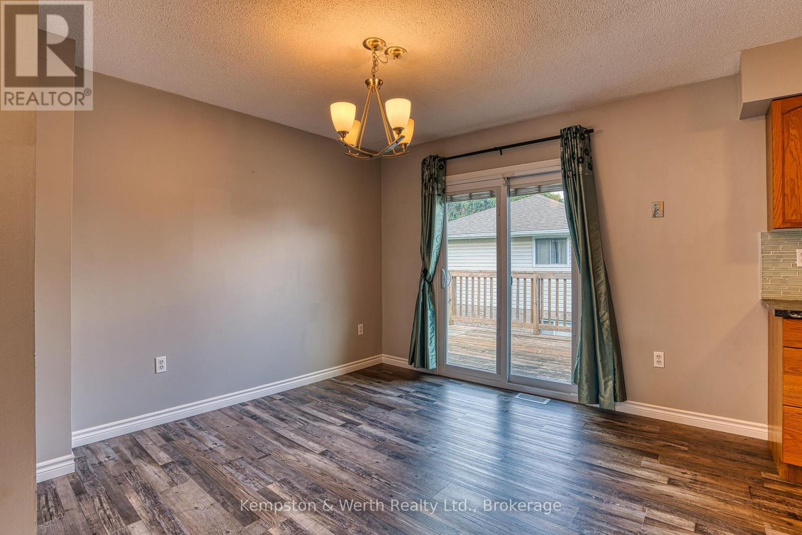718 EDGAR STREET W - 16