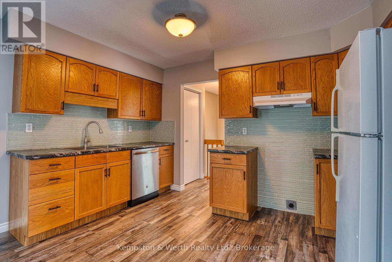 718 EDGAR STREET W - 19