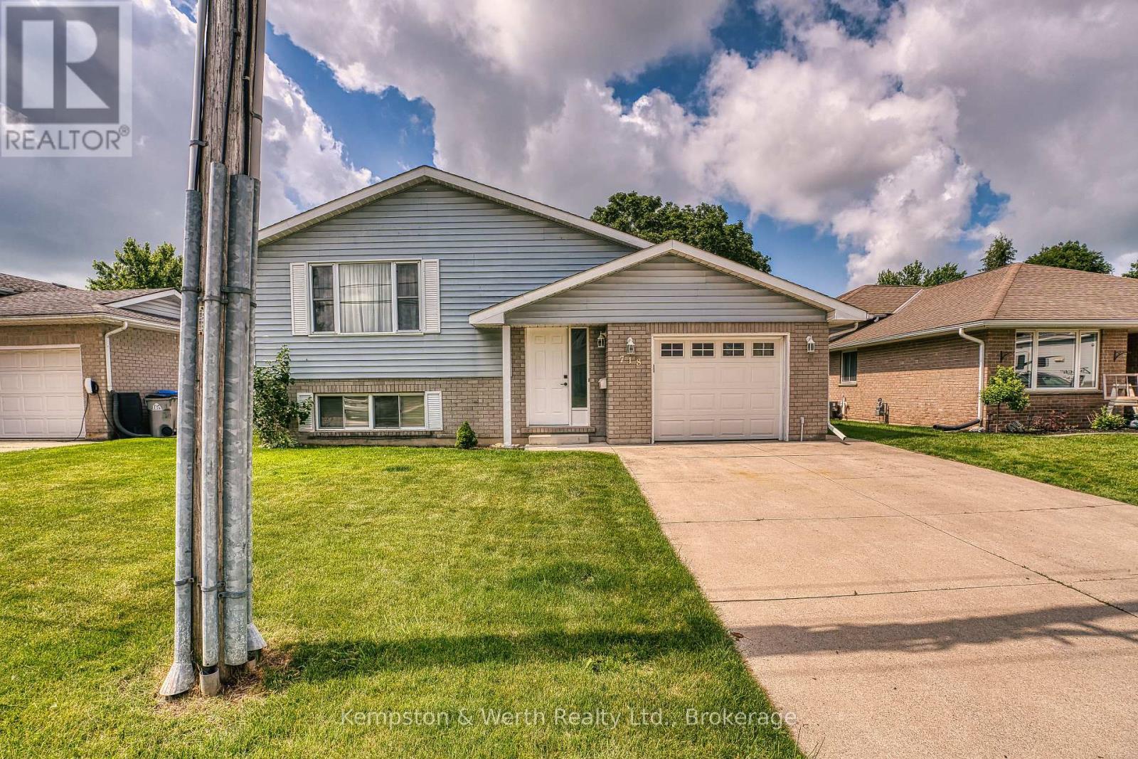 718 EDGAR STREET W - 2