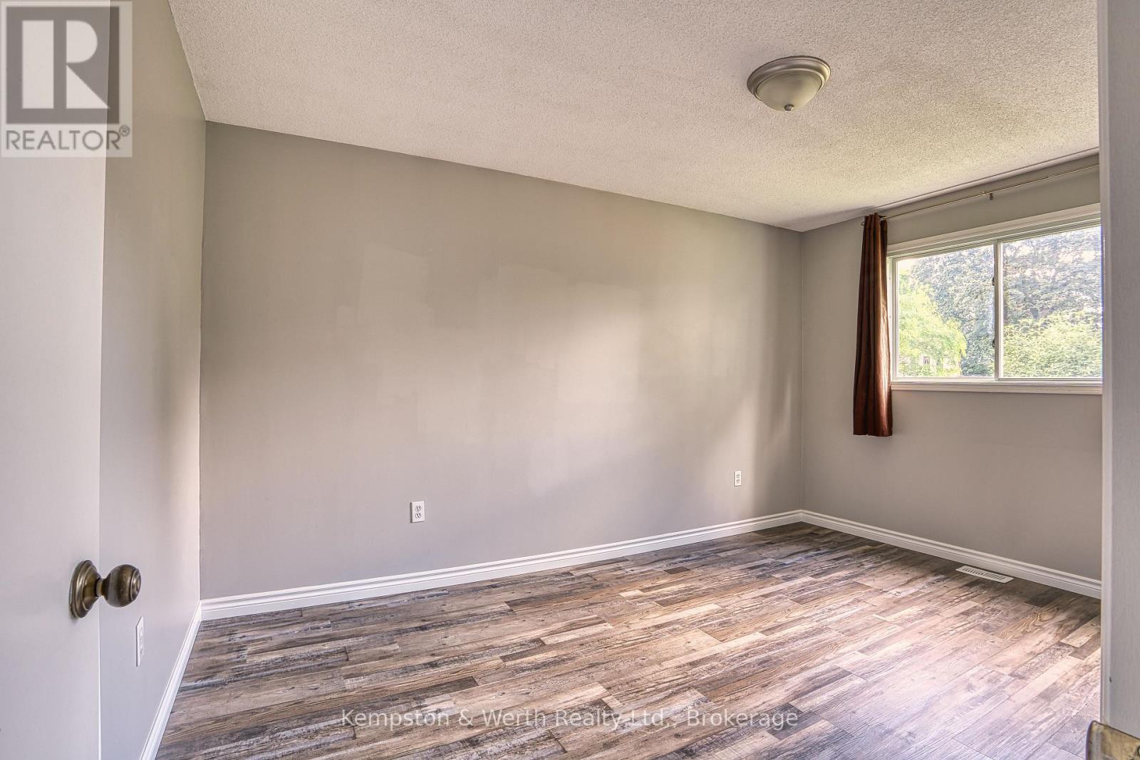 718 EDGAR STREET W - 21