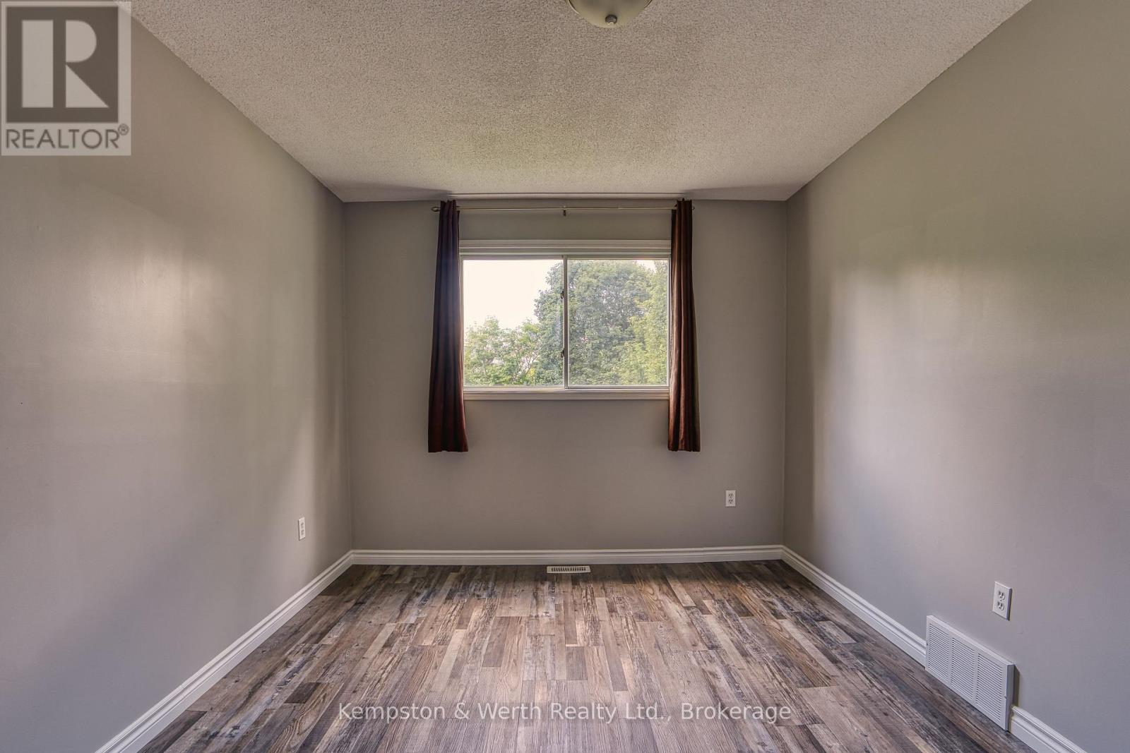 718 EDGAR STREET W - 22