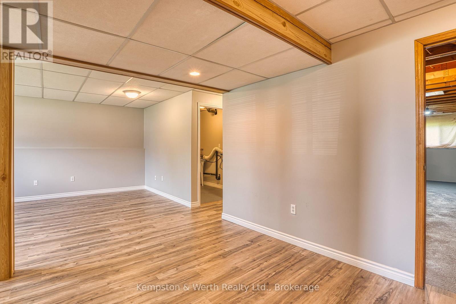 718 EDGAR STREET W - 26