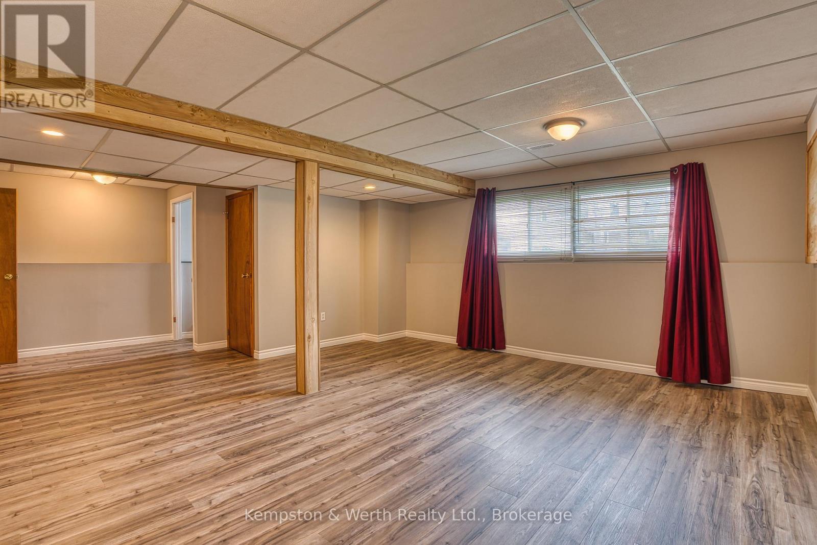 718 EDGAR STREET W - Image 30
