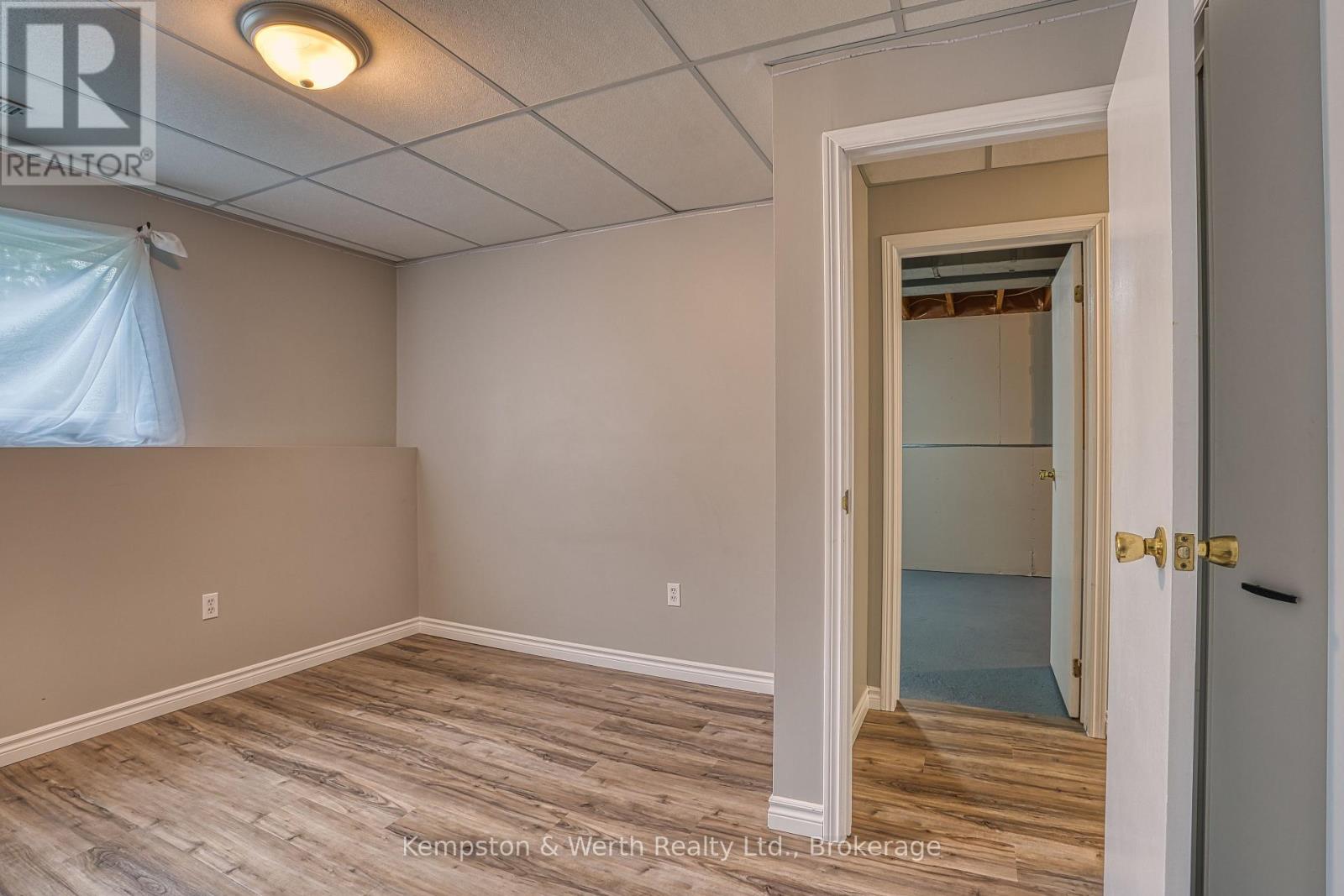 718 EDGAR STREET W - 30