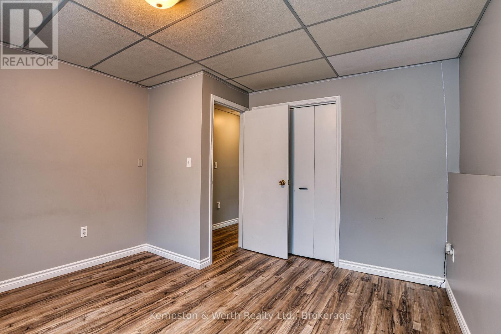 718 EDGAR STREET W - 33