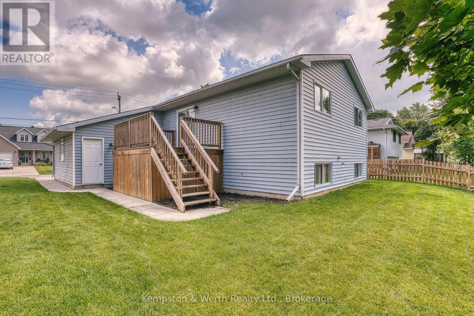 718 EDGAR STREET W - 34