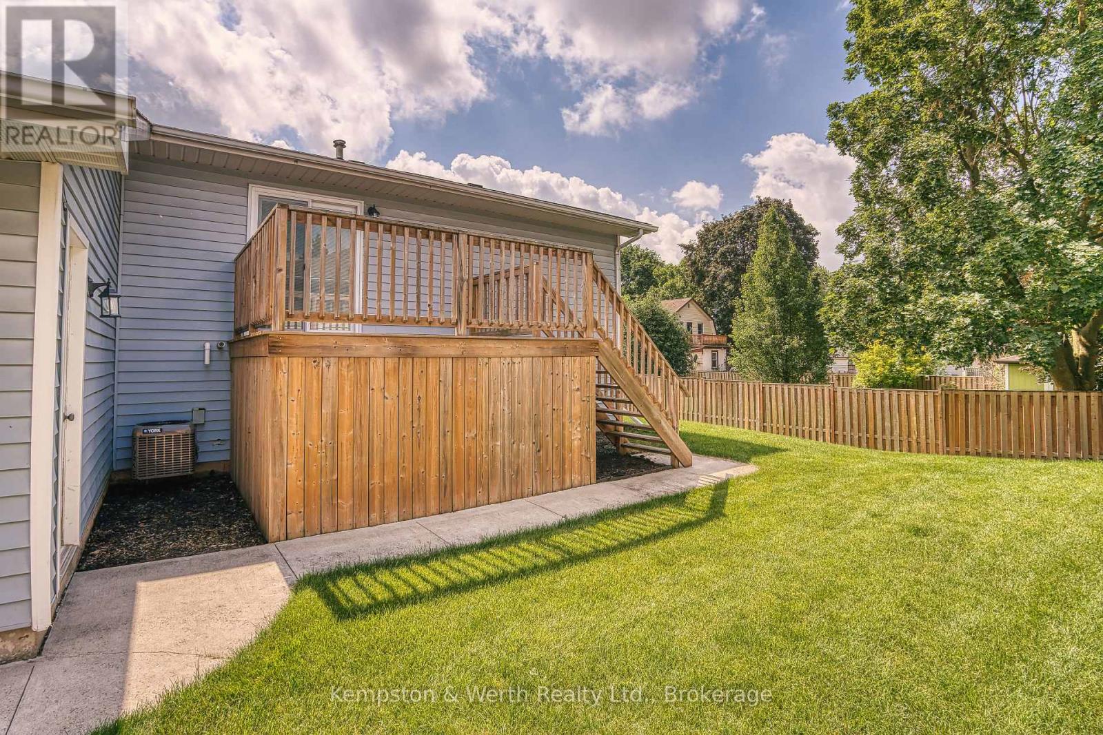 718 EDGAR STREET W - 36
