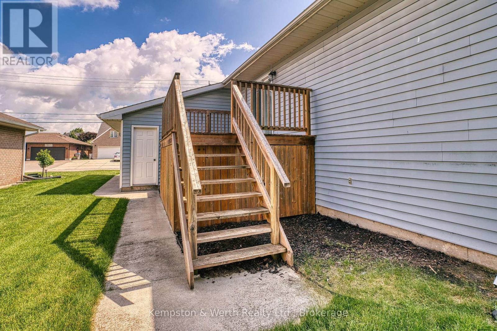 718 EDGAR STREET W - 40