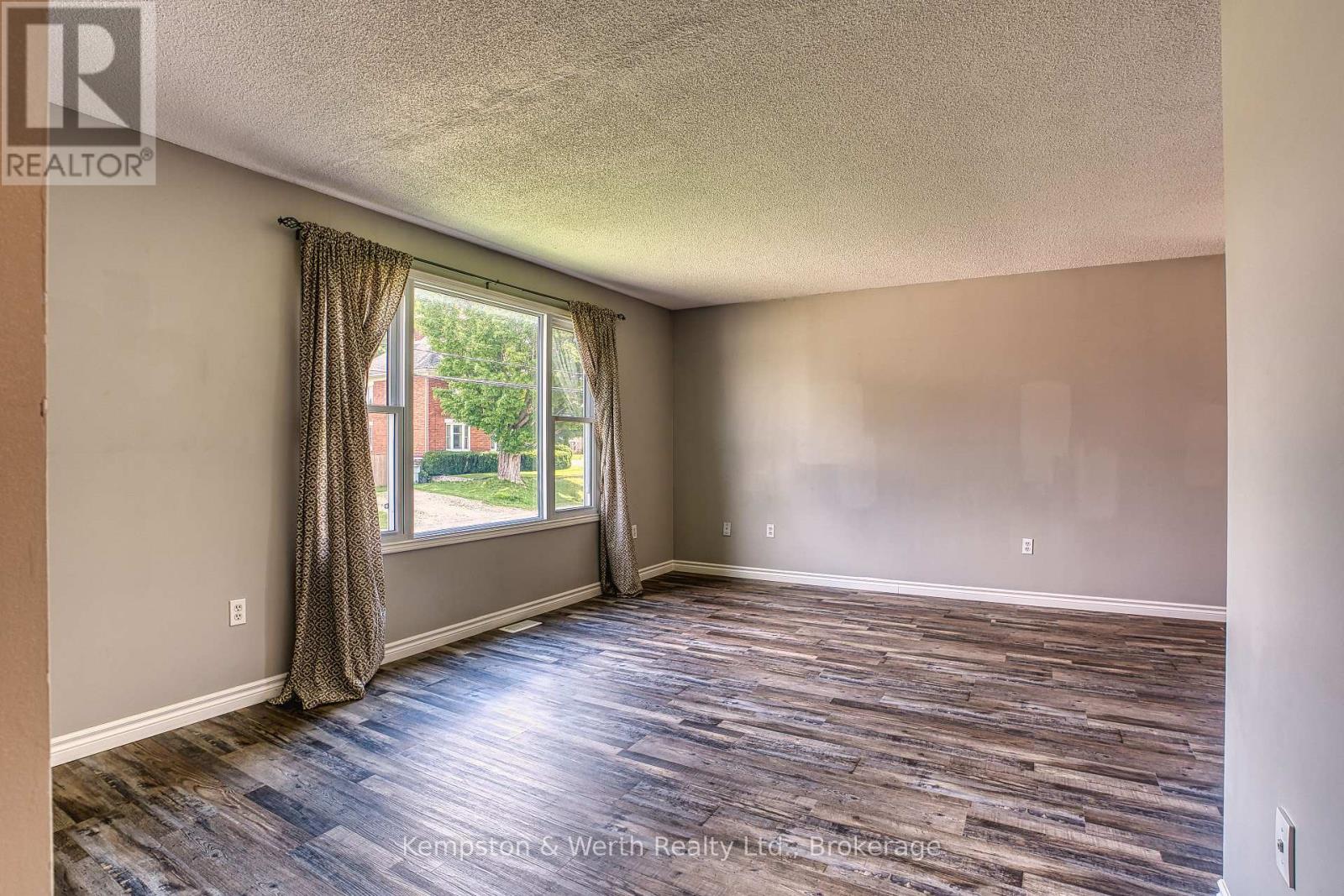 718 EDGAR STREET W - 8