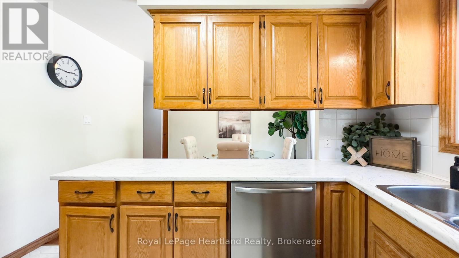 10 BISSETT COURT - 12