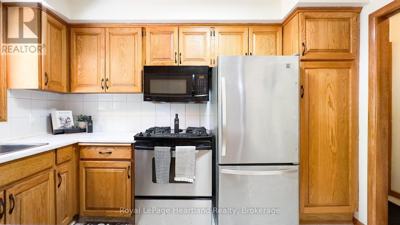 10 BISSETT COURT - 13