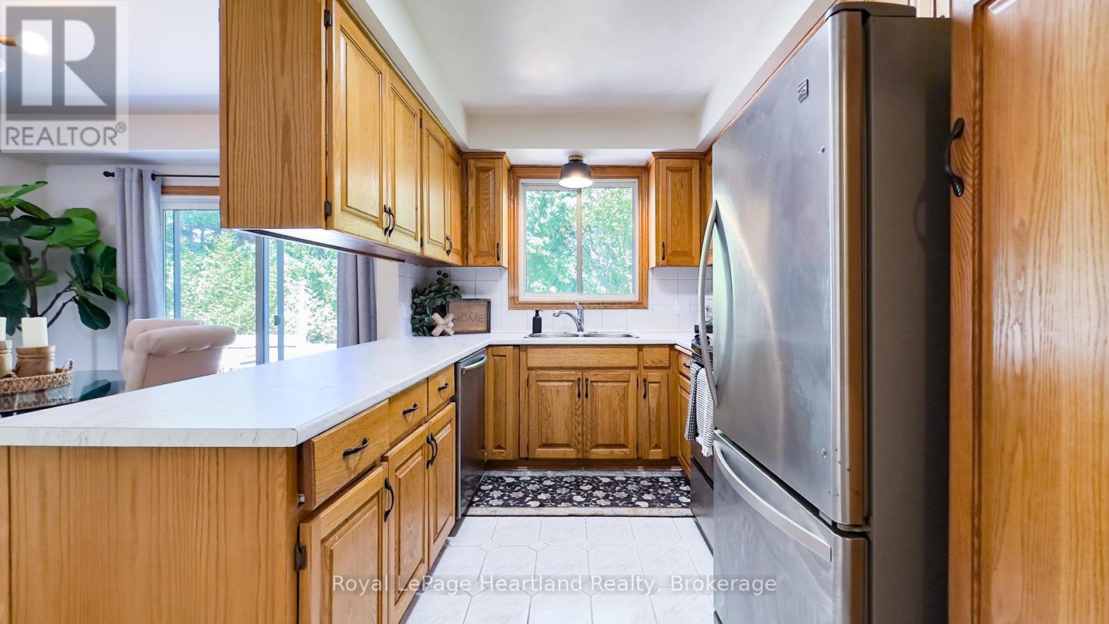 10 BISSETT COURT - 14