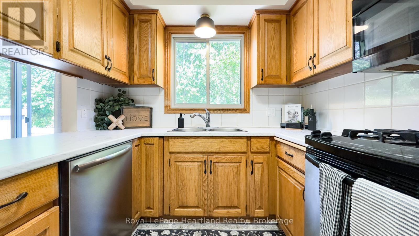 10 BISSETT COURT - 15