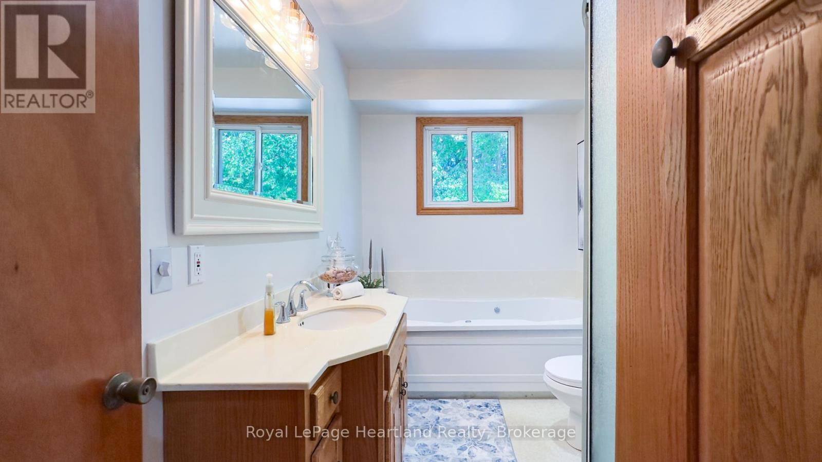 10 BISSETT COURT - 21