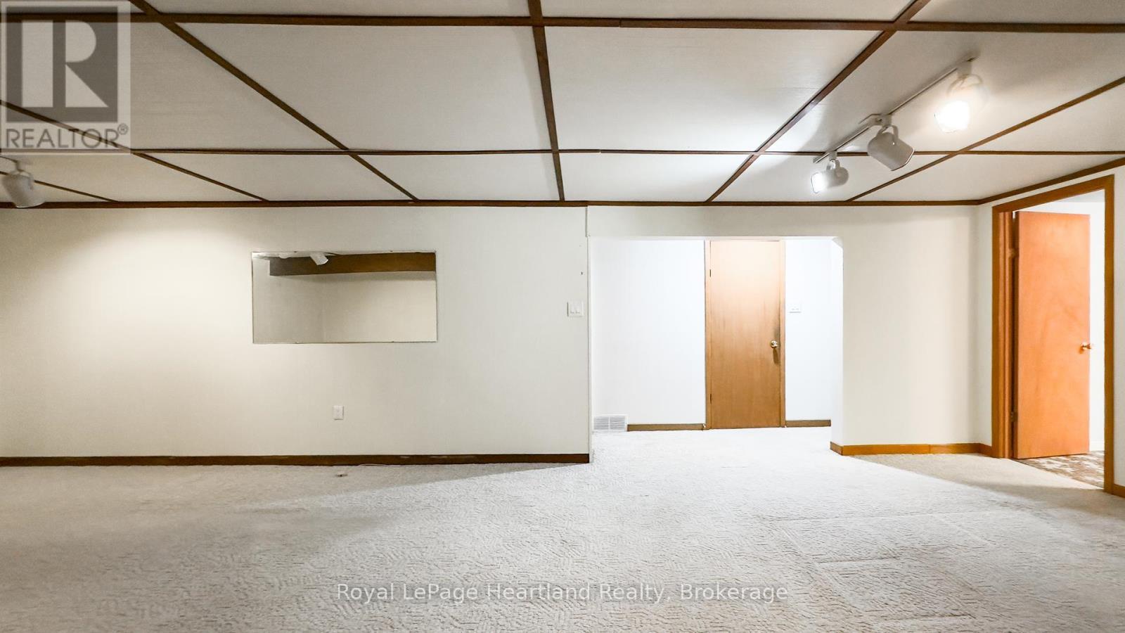 10 BISSETT COURT - 37