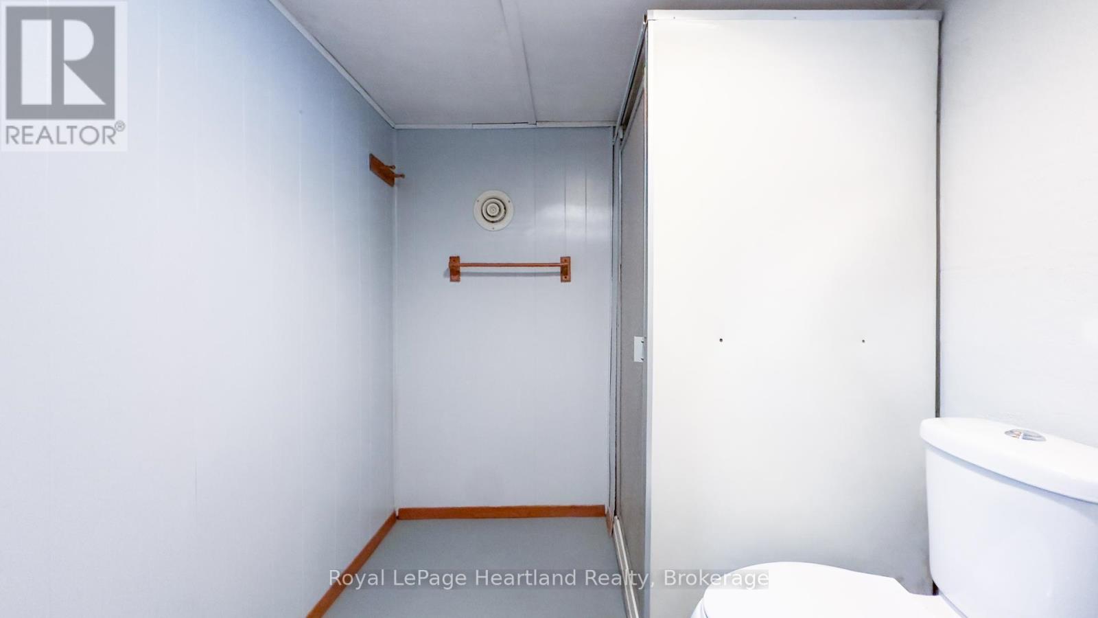 10 BISSETT COURT - 44